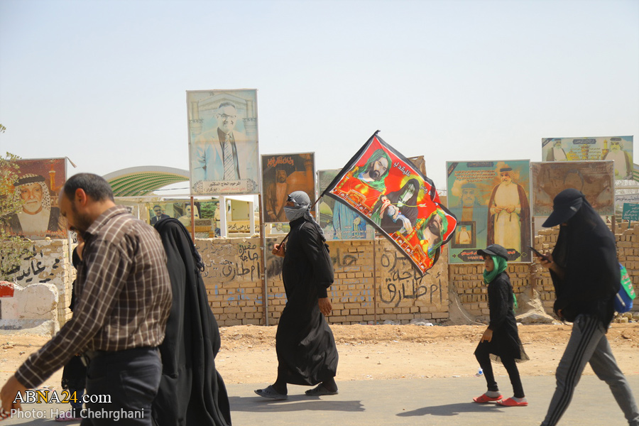Photos: Arbaeen pilgrims visiting Wadi al-Salam cemetery